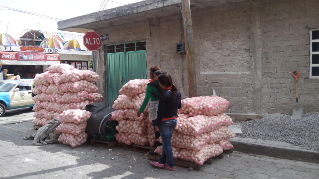 Se inconforman vecinos de La Purísima por la instalación de comerciantes