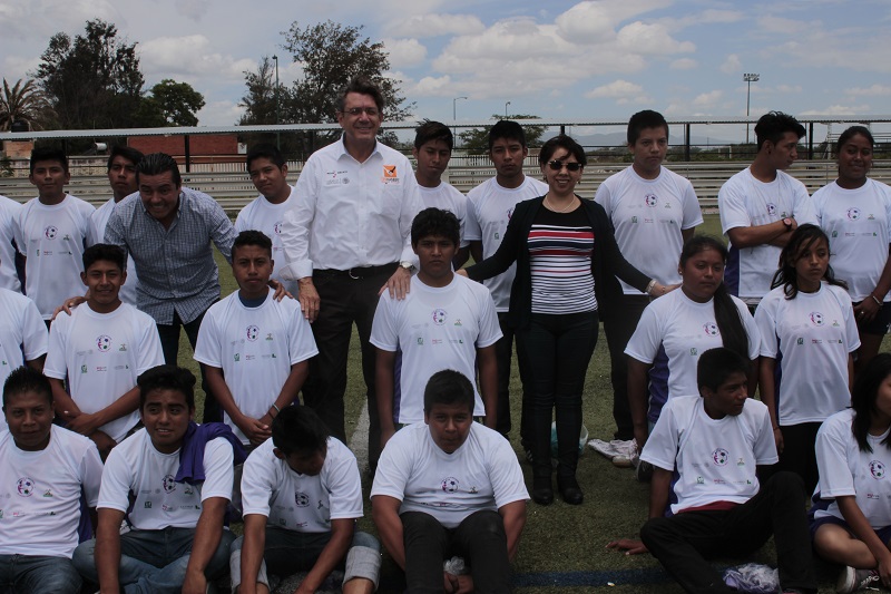 Ayuntamiento entregó uniformes a beneficiados con Fútbol por la Inclusión
