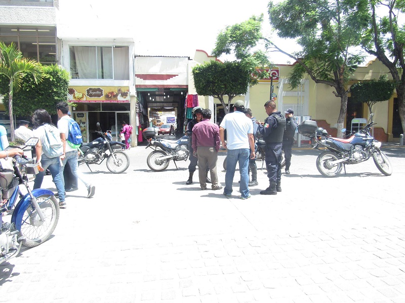Se roban auto oficial de Acoquiaco, estaba estacionado a un costado del Palacio de Tehuacán