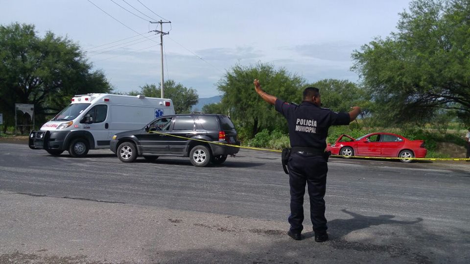 Chocan en la carretera Tehuacán - Teotitlán, solo daños materiales