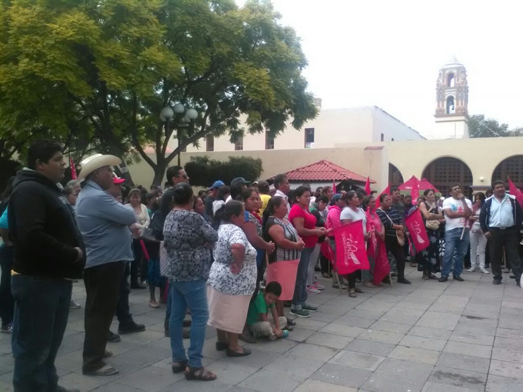 Se manifiesta Antorcha Campesina contra Banorte