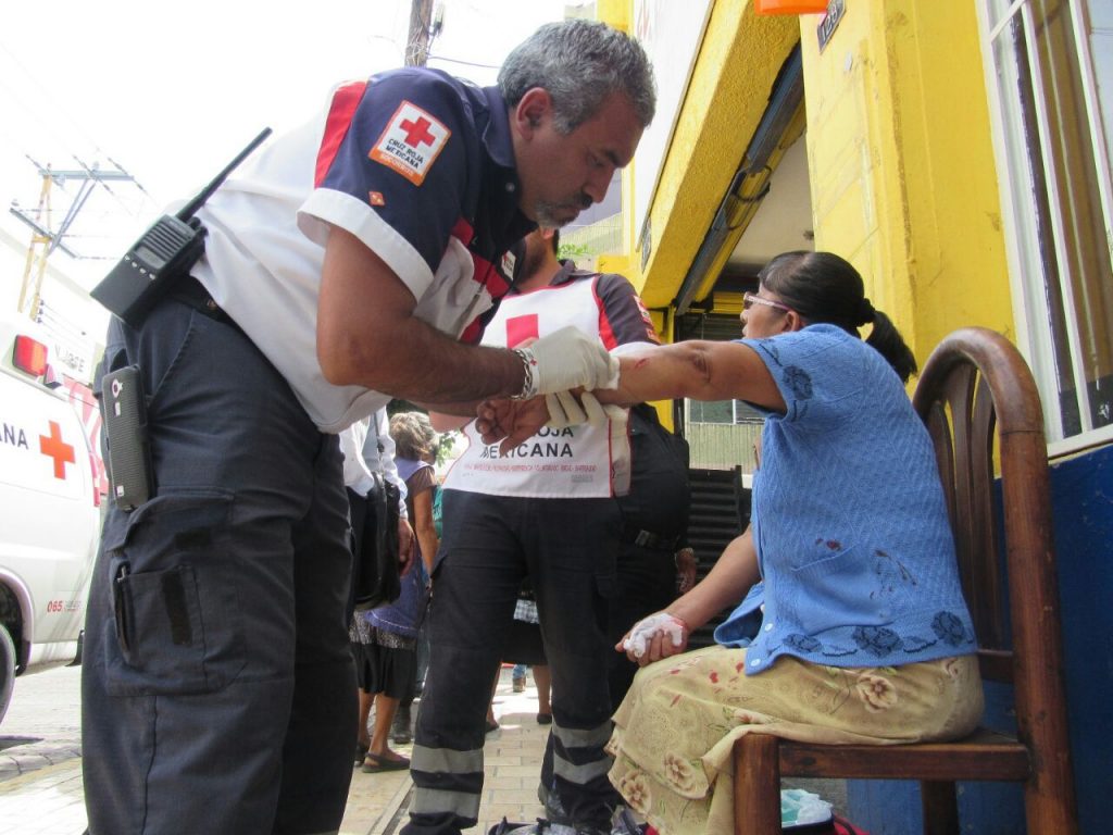 Lesionan a mujer en asalto