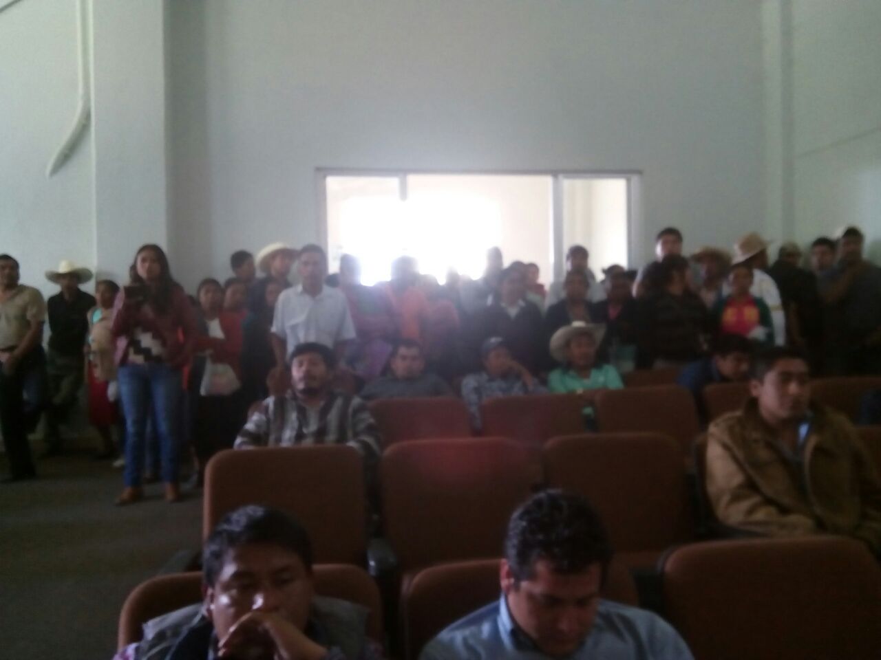 Se manifiestan pobladores de Zoquitlán en acto organizado por el alcalde