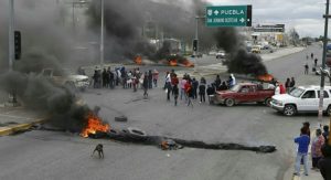 Toma de carretera federal Puebla - Tehuacán