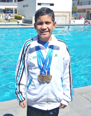 Antonio Rodríguez Ramírez, tres oros, categoría 9-10 años