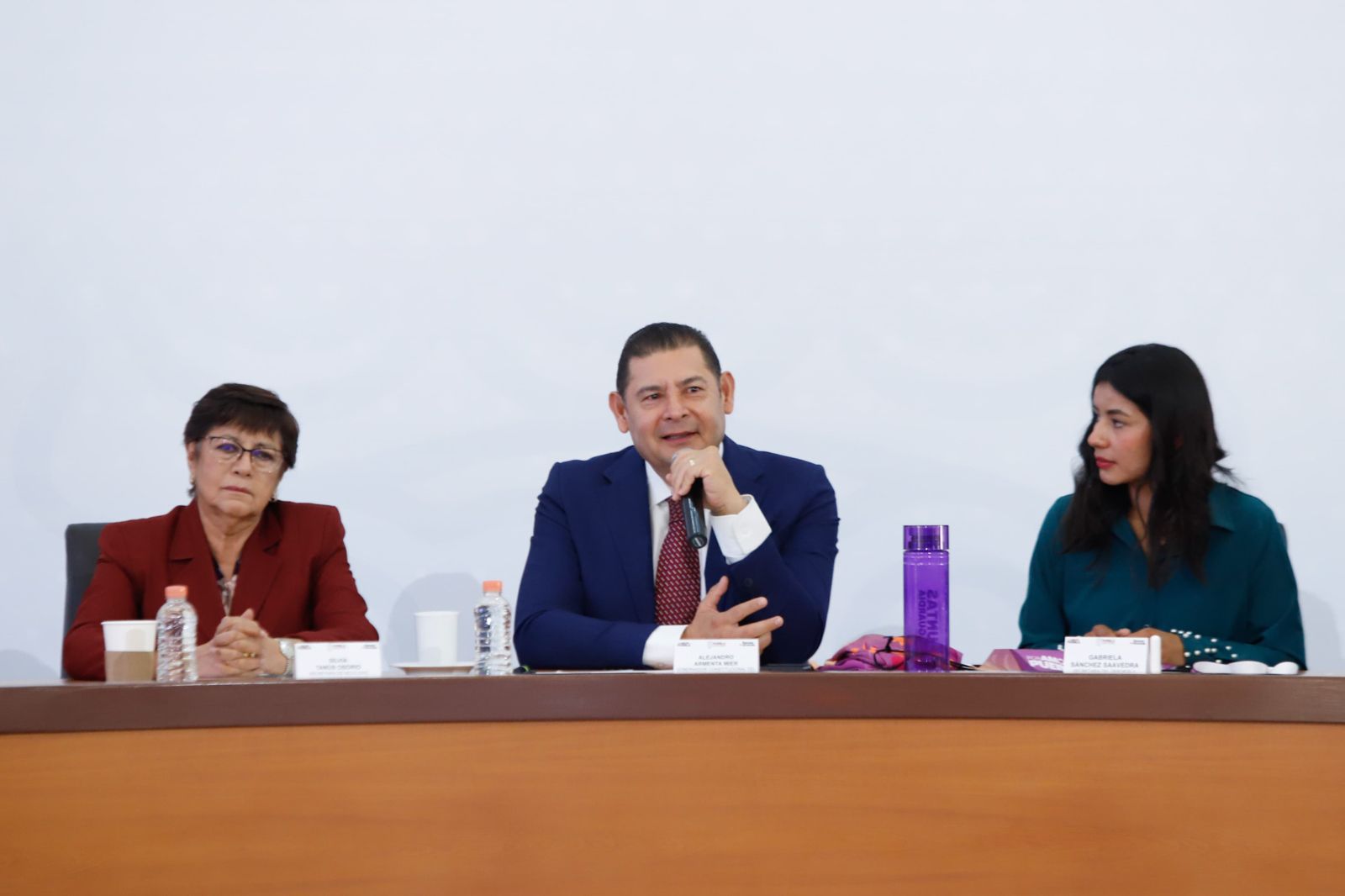 El gobernador Alejandro Armenta anuncia el Programa Integral de Reordenamiento y Modernización del Transporte Público en Puebla.