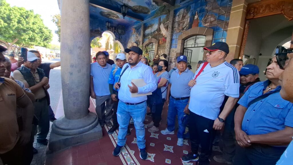 Pobladores de San Gabriel Chilac exigen información sobre terrenos para la planta recicladora en Tehuacán.