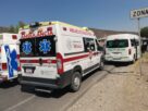 Autoridades y servicios de emergencia atienden a los lesionados tras el choque por alcance en la carretera federal 150, a la altura de Villa Alegría.