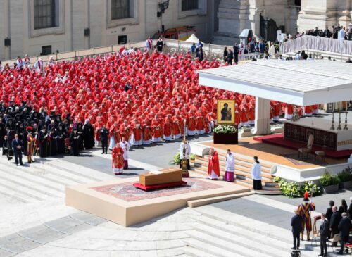 "El mundo despide a un pastor de paz y esperanza. Francisco, incansable defensor de los migrantes, los pobres y las periferias, nos deja el legado de su fe viva. Ahora, desde el cielo, seguimos pidiéndole: 'Reza por nosotros'."