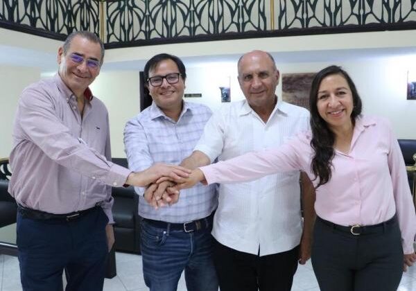 Firma de convenios para el inicio de obras en el Parque Industrial de Tehuacán tras 20 años de espera.
