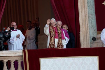 hay humo blanco en el Vaticano y nuevo PAPA