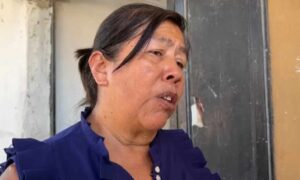 Carmen Núñez Sánchez, madre de dos víctimas del accidente en la autopista Cuacnopalan-Oaxaca, agradece el apoyo recibido mientras enfrenta el duelo por su hija Luz Clarita y la recuperación de Alma Lucero.