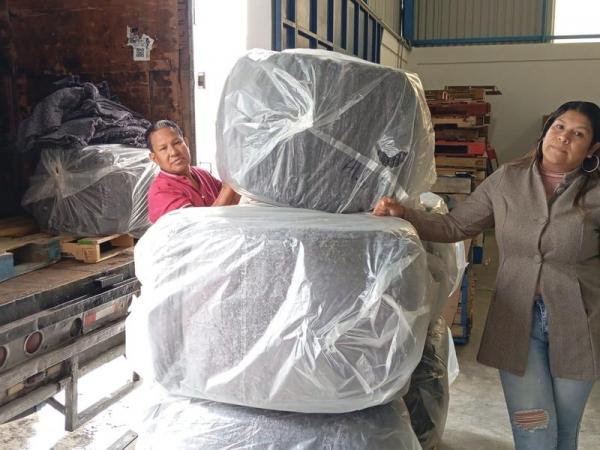 El SEDIF alista pacas de cobertores para su distribución en zonas afectadas de Puebla.