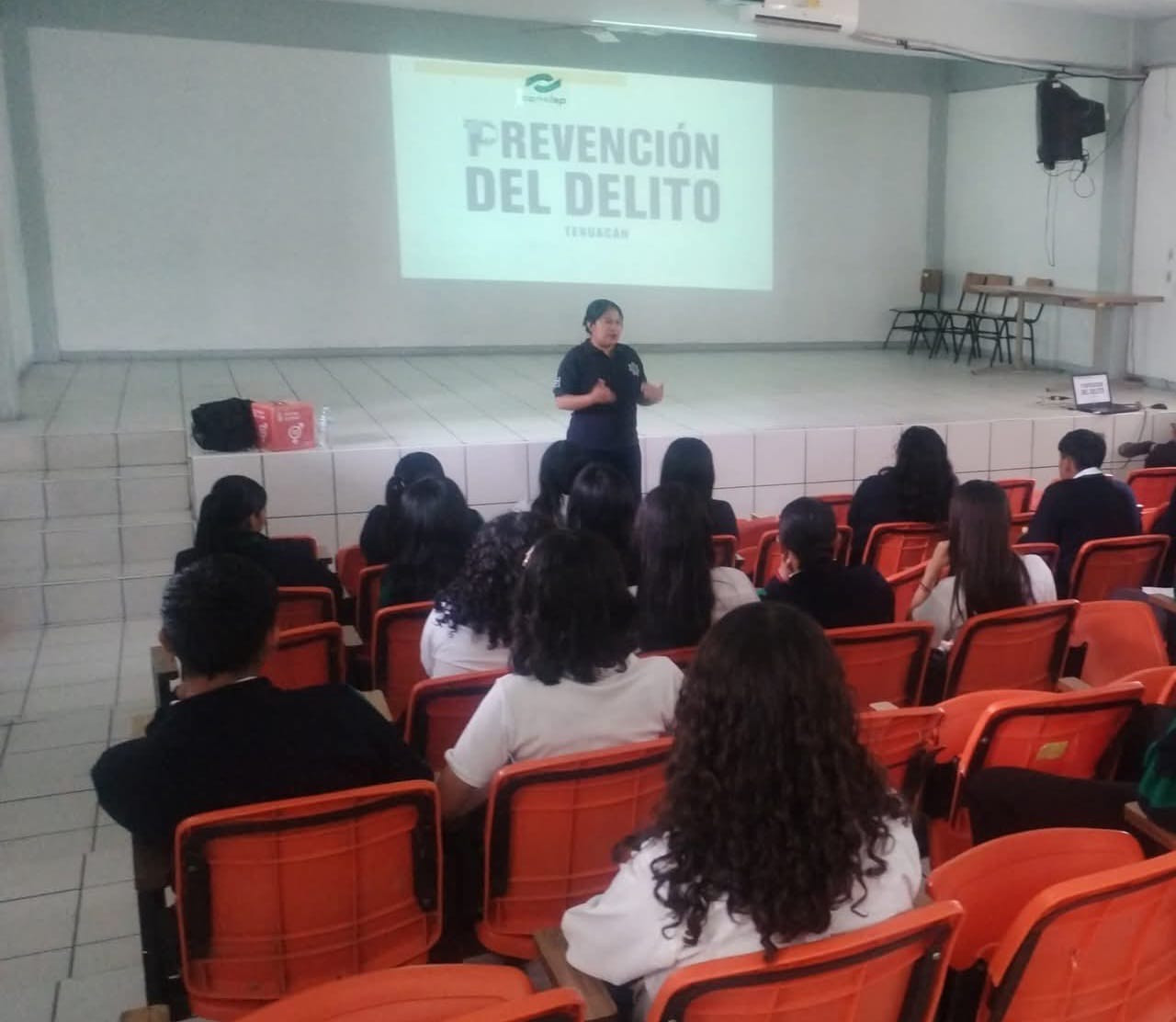 Preocupación creciente por la presencia de adicciones en jóvenes de secundaria, un llamado a la acción.