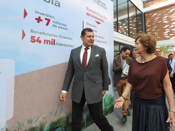 El gobernador de Puebla, Alejandro Armenta, anuncia la inversión de 200 millones de pesos en proyectos de ciencia y tecnología, destacando la creación del Astro Parque.