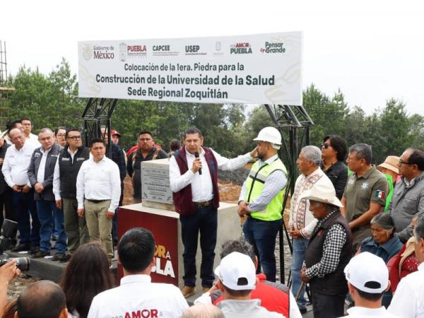 El gobernador Alejandro Armenta y el rector Martín Huerta Ruíz anuncian la apertura de más espacios en la nueva sede regional de la USEP en Zoquitlán, iniciando la construcción de futuro para la Sierra Negra con más acceso a licenciaturas en salud.