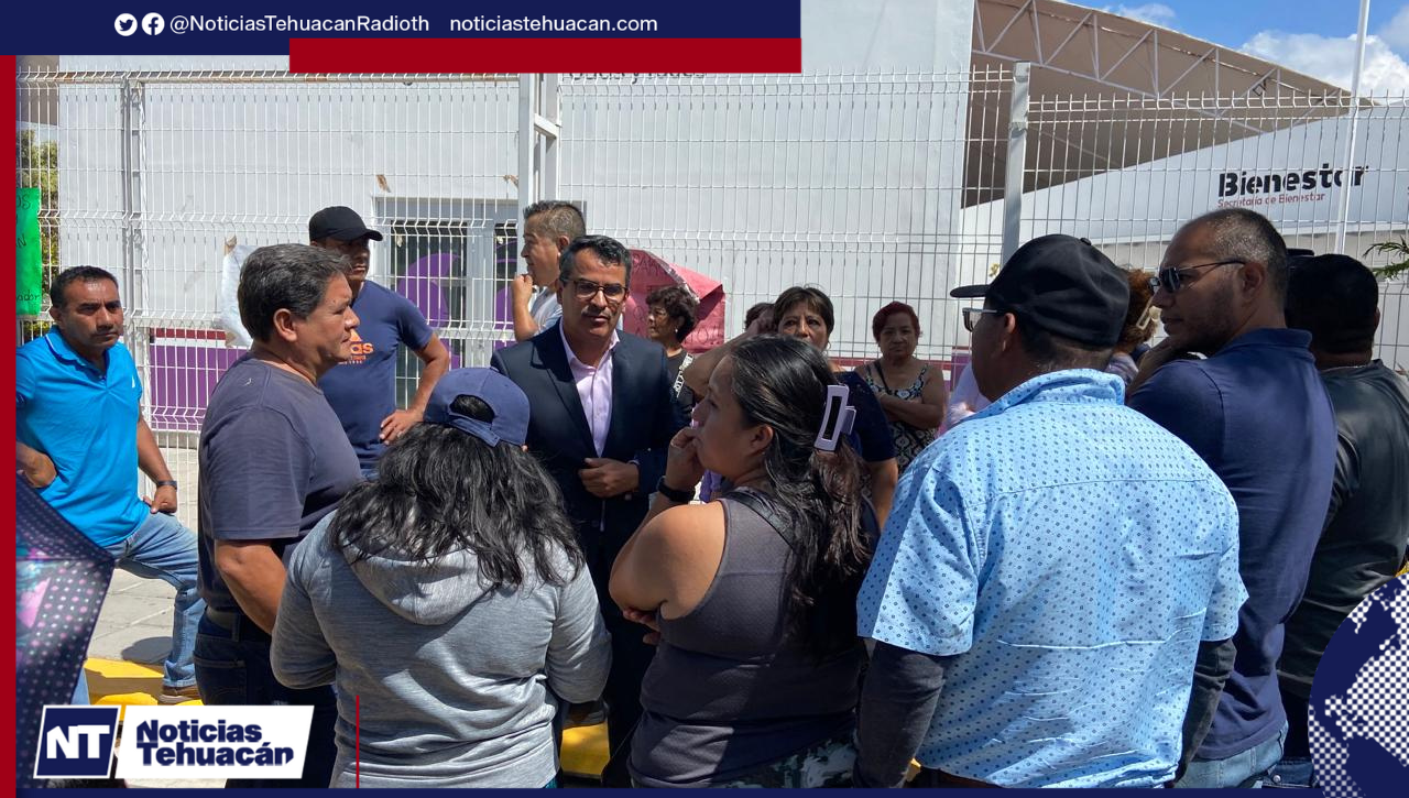 Habitantes del fraccionamiento Los Frailes se manifiestan frente al Polígono, pidiendo a las autoridades que se les permita usar el espacio para sus actividades.