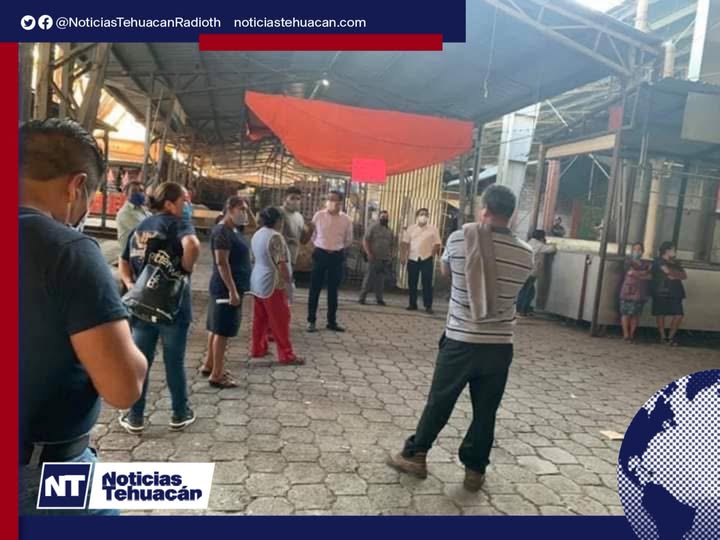 Inspecciones en mercados de Tehuacán para garantizar higiene en la venta de alimentos.