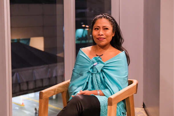 Yalitza Aparicio, Embajadora de Buena Voluntad de la UNESCO, impulsa el reconocimiento y la mejora de las condiciones del magisterio en México.