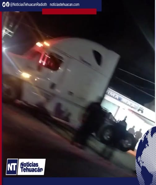 Elementos de seguridad desplegaron un operativo tras el intento de asalto a un tractocamión en la carretera Tehuacán–Puebla.